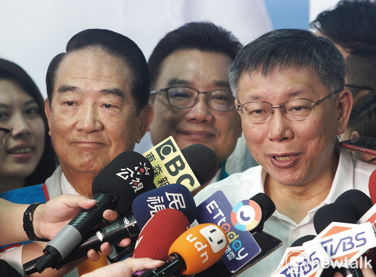 柯文哲、宋楚瑜參加台北市議員侯選人陳政忠競選總部成立大會後守訪。 圖：張良一 / 攝