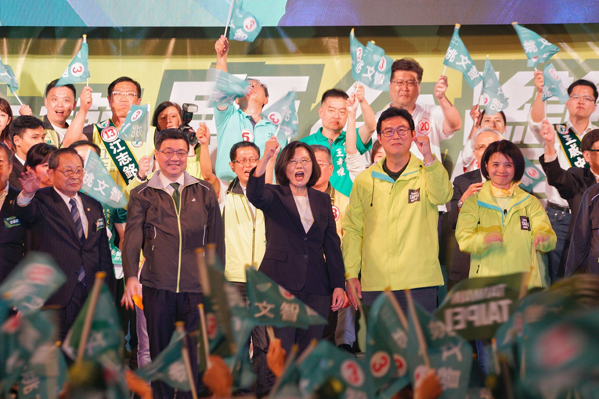 蔡英文6度為姚文智站台。 圖：張良一/攝
