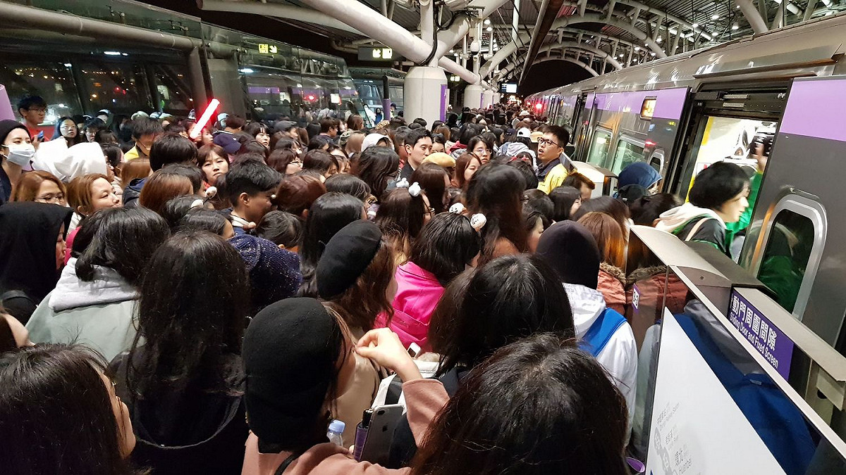 韓團來台開唱，全線單日總運量更突破12萬人次。 圖：桃園捷運公司/提供