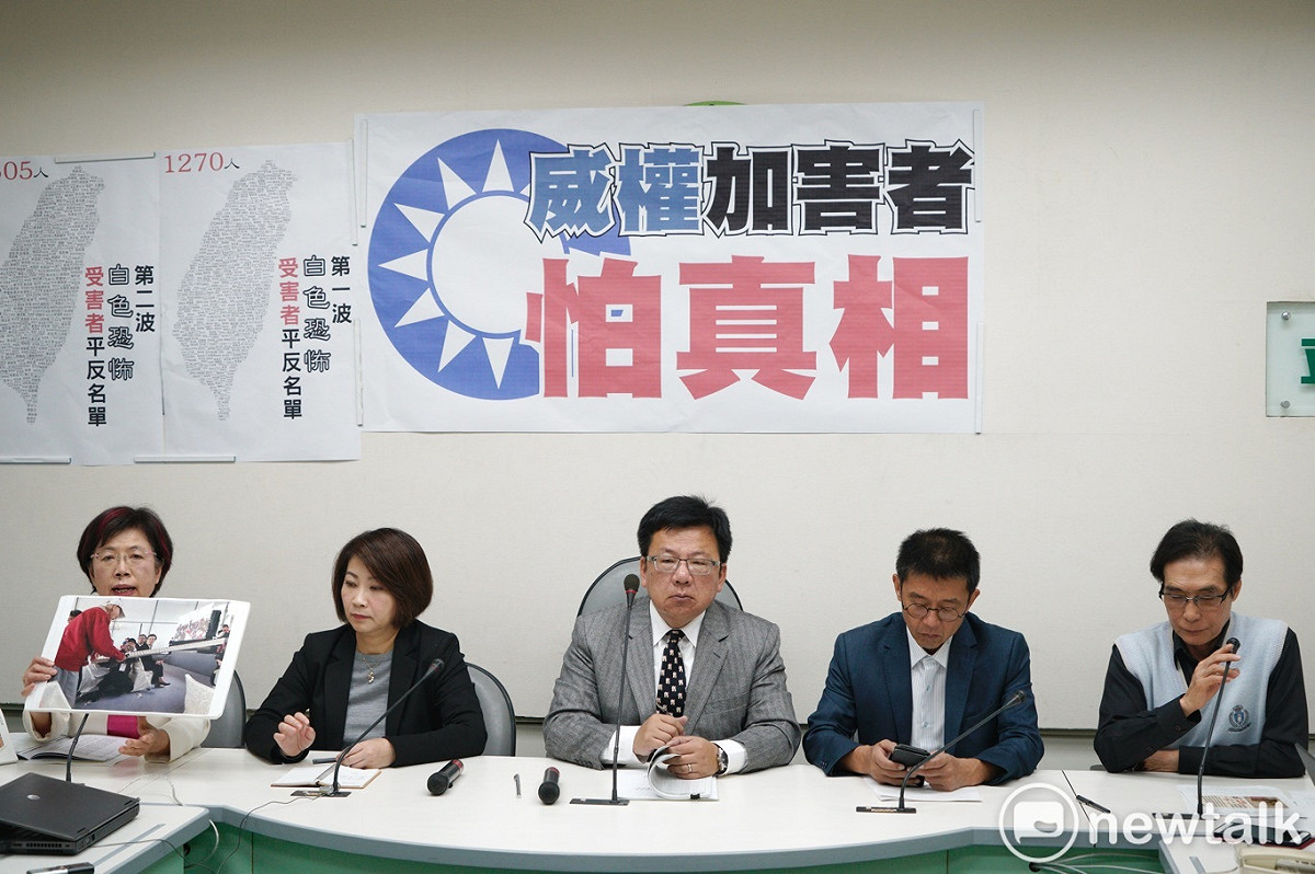 民進黨立委李俊俋等人舉行「人權加害者怕真相「記者會。 圖：張良一/攝