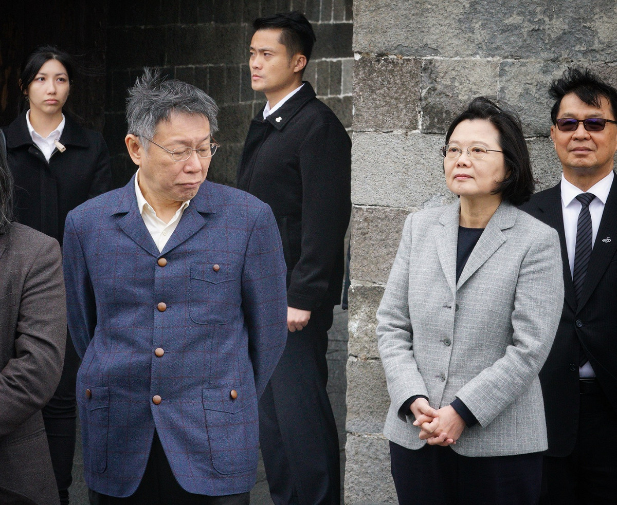 圖為去年12月台北市長柯文哲（左）、總統蔡英文（右）在北門「蔡柯會」的畫面。 圖：張良一 / 攝（資料照）