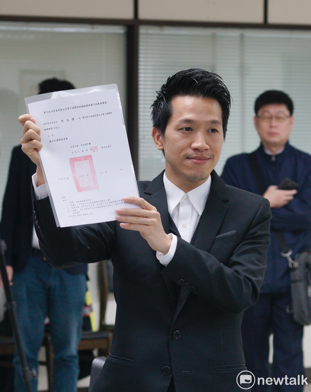 何志偉代表民進黨參選台北市立委補選。 圖：張良一/攝