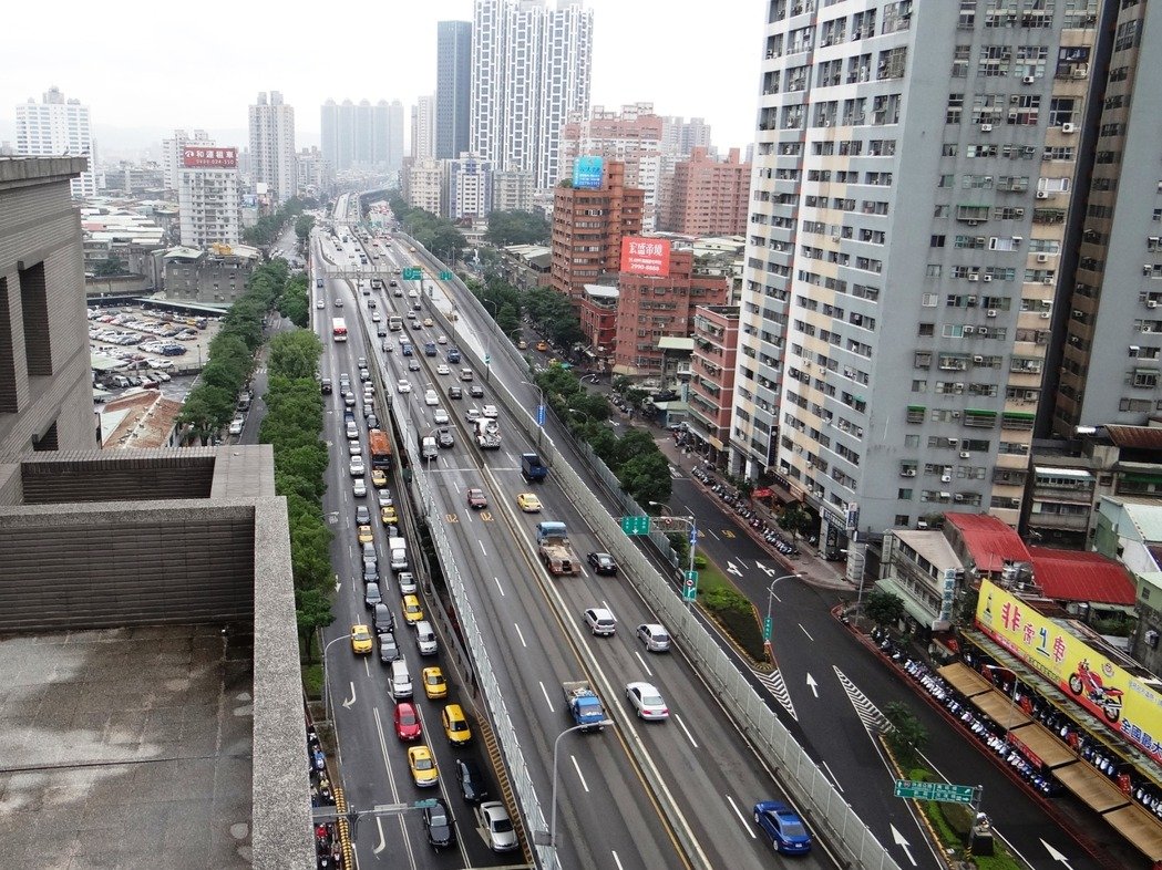 高乘載結束後通常會再有一波車潮，預計下午1、2點用餐時間過後就會出現。 圖：新北市交通局/提供