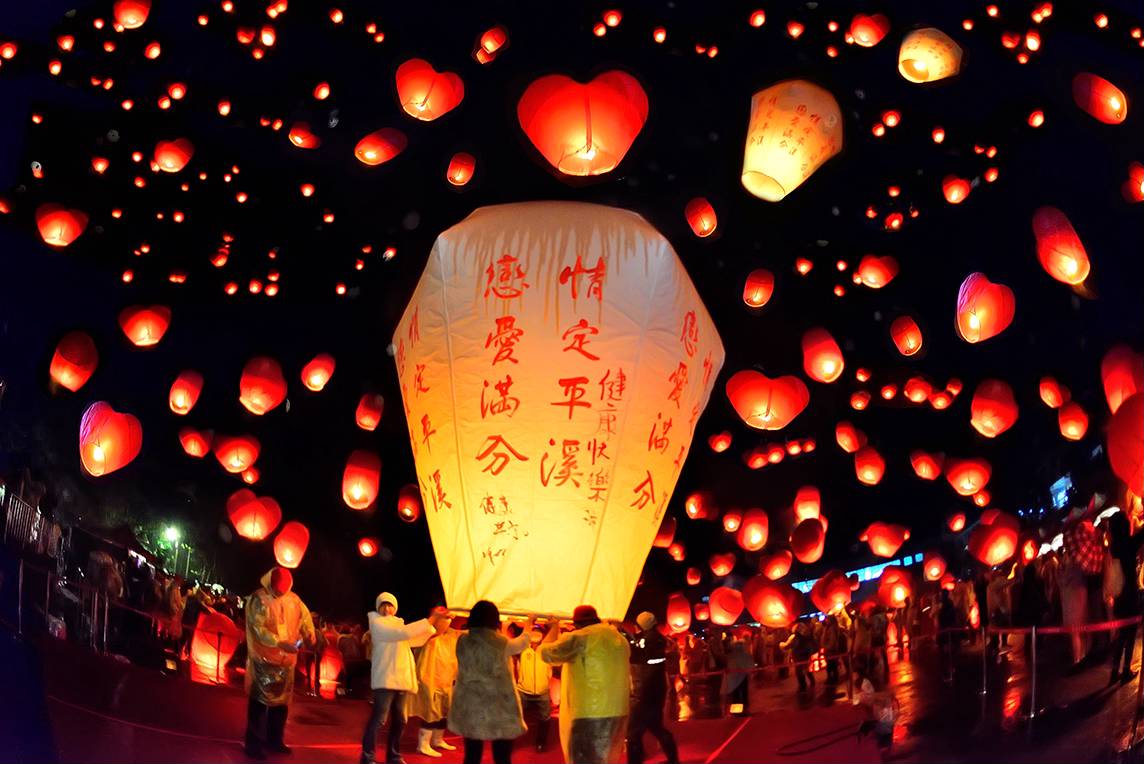 北市平溪天燈節在2月16日及2月19日元宵當天將舉辦盛大的天燈施放晚會。 圖：新北市觀光局/提供