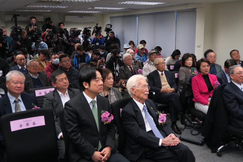 獨派大老辜寬敏成立「台灣制憲基金會」，今舉辦基金會開幕活動，政黨代表都受邀出席、相挺。 圖：邱萬興/攝