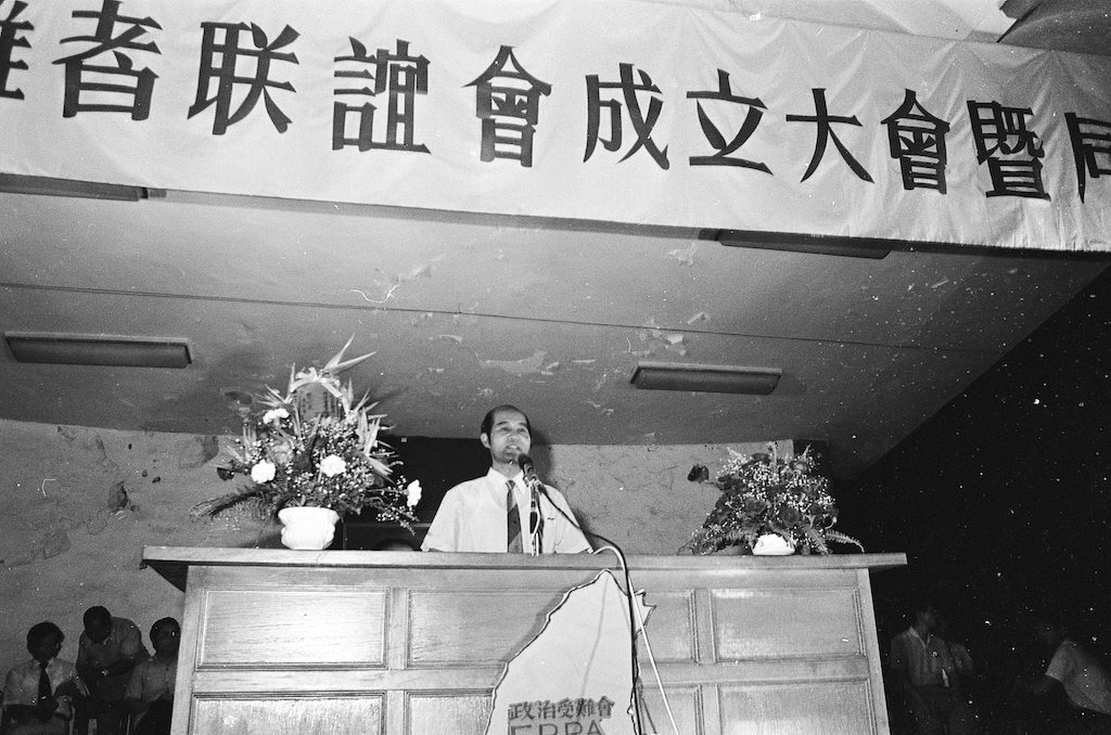 1987年8月30日政治受難者聯誼總會成立大會，許曹德發言提案，要求大會把「臺灣應該獨立」六個字，列入組織章程裡。當天晚上在金華國中大操場，主持人蔡有全公開聲明他主張「台灣獨立」，高俊明牧師也參加金華國中這場活動的演講。 圖：邱萬興/攝
