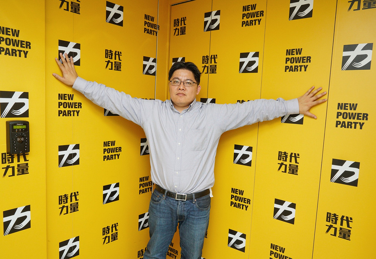 時代力量新任黨主席邱顯智接受新頭殼專訪。 圖：張良一/攝