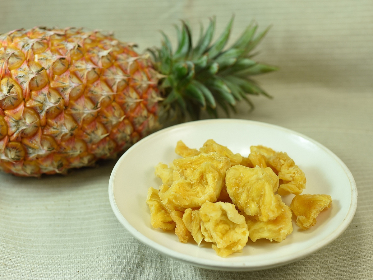 今年受暖冬影響，也由於乾旱級暖熱氣候影響，鳳梨酸度降低，風味更甜美。 圖：農委會台南區農業改良場／提供