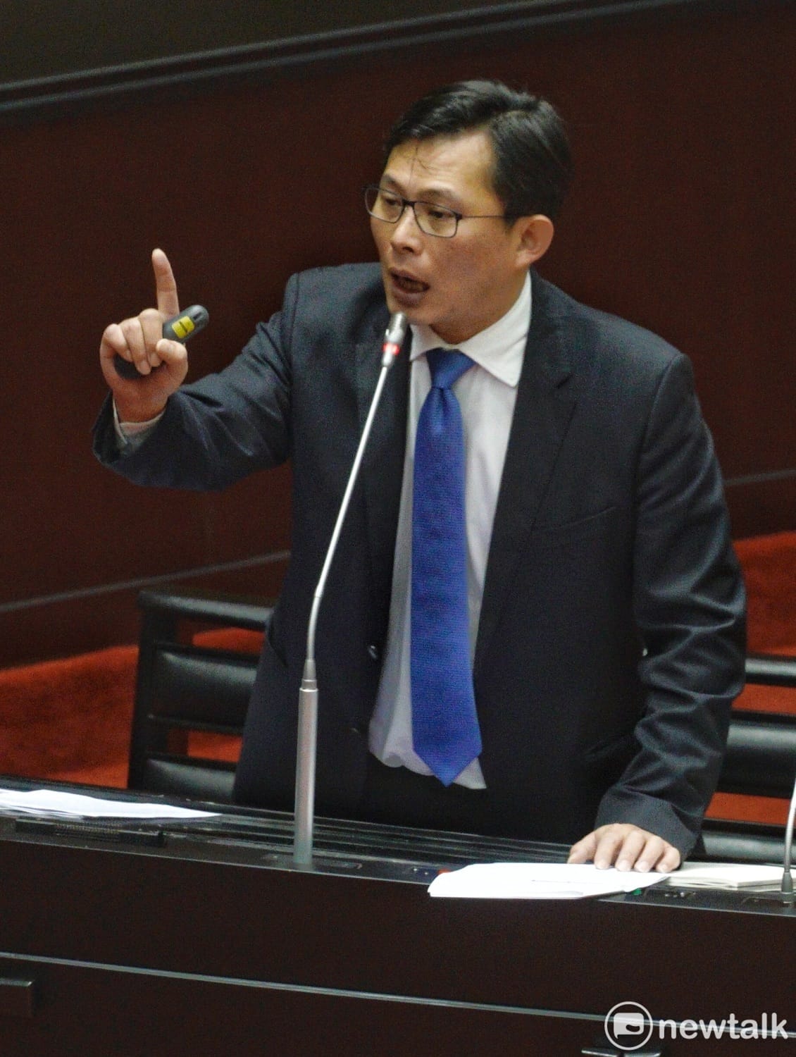 時代力量立委黃國昌質詢蘇貞昌是否滿意司法改革，蘇貞昌：「不滿意」。 圖：張良一/攝 (資料照)
