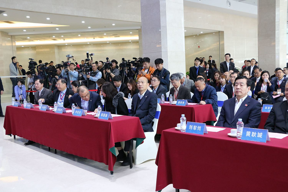 韓國瑜拿了訂單，讓高雄贏了面子，卻也失了裡子，城市的格局也因此蒙上了灰。 圖：高雄市政府提供