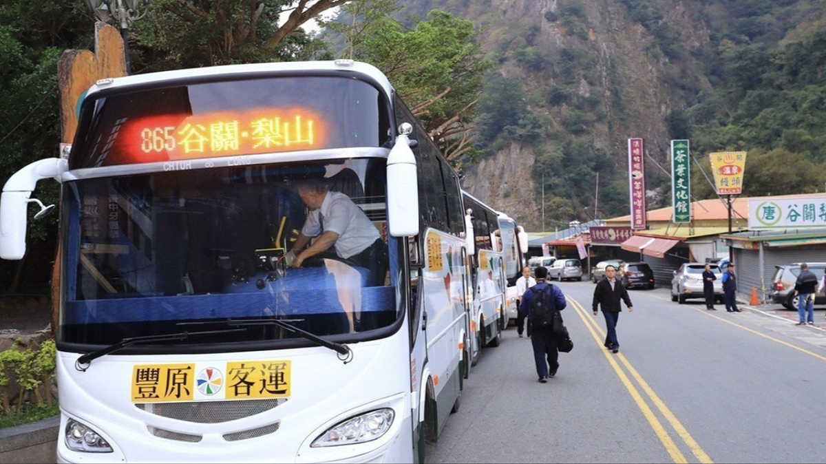 因應清明連假，台中市政府交通局推出「掃墓接駁專車」。 圖：台中市政府/提供