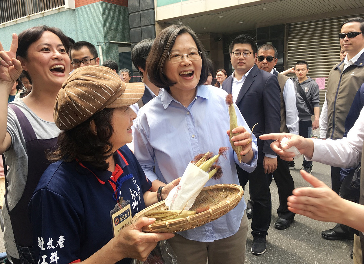 總統蔡英文參訪「一日臺灣：島嶼物產市集」。 圖：張良一/攝