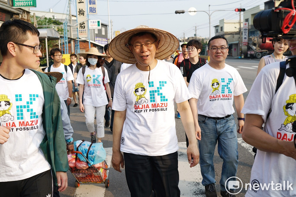 柯文哲參加大甲媽祖遶境活動。 圖：新頭殼資料照（張良一 / 攝）