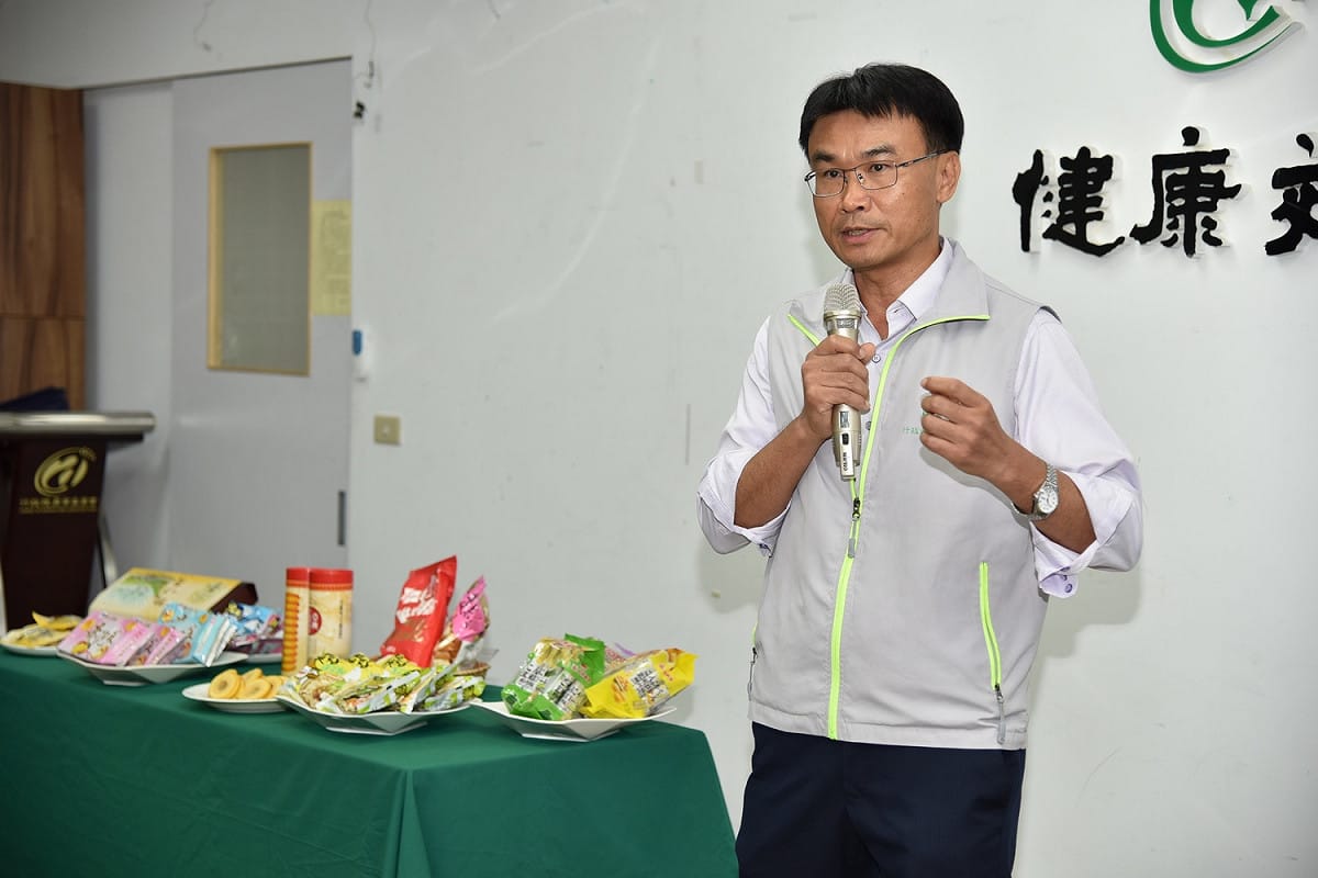 行政院農業委員會主委陳吉仲於今(24)日邀請農民、農會及糧商代表，宣佈各項輔導措施，並回應外界質疑農委會花費許多經費在水稻田問題。 圖：行政院農業委員會/提供