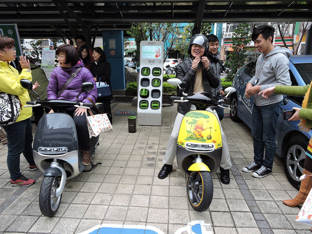 環保意識抬頭，政府也鼓勵民眾汰換二行程機車換新電動機車，並推動補助方案。 圖：桃園市政府環境保護局/提供