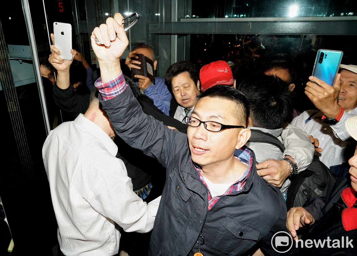 徐正文高喊關扁救台灣。 圖：張良一/攝