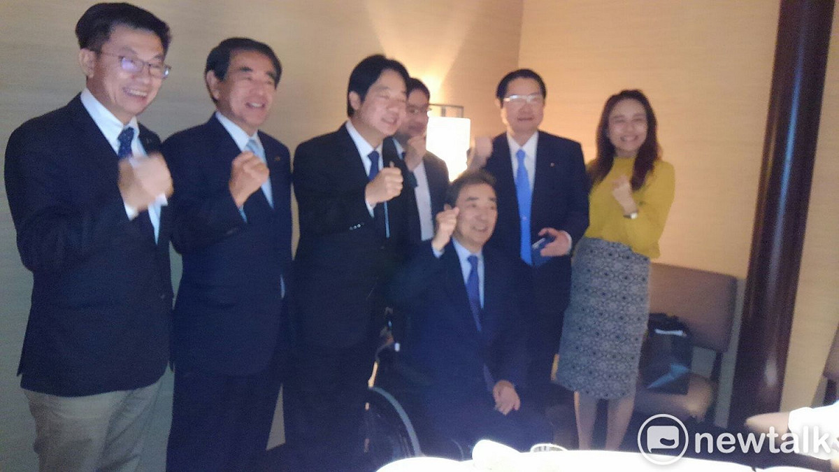 賴清德與日本現任內閣負責憲改下村博文氏、負責國安的國家公安委員長山本順三、及負責外交的前防衛大臣衛藤征士郎氏餐敘會談。 圖/讀者提供