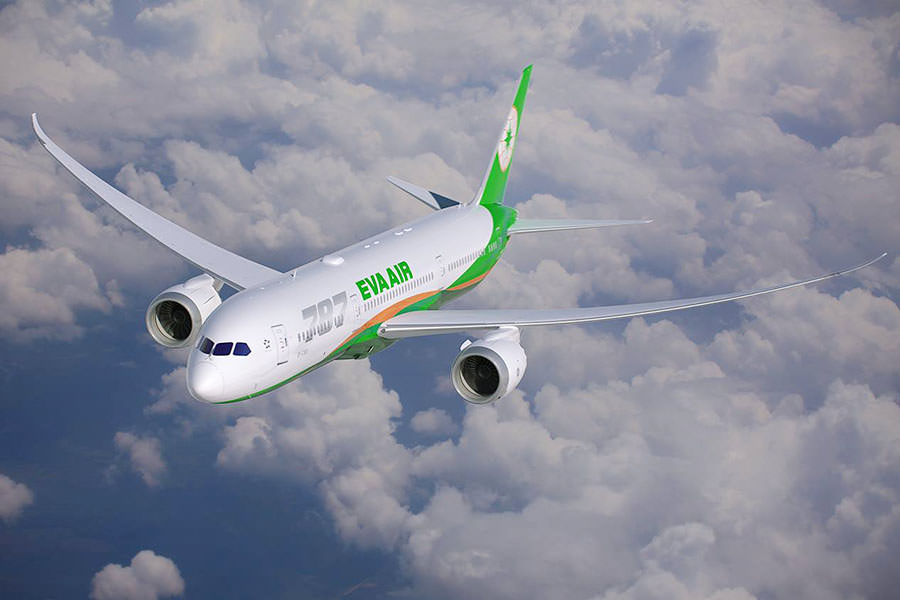 桃園市空服員職業工會與長榮航空的勞資爭議愈演愈烈，工會13日將發起罷工投票，擬取得罷工權，長榮也祭出停發年終、調薪反制罷工。 圖：長榮航空/提供