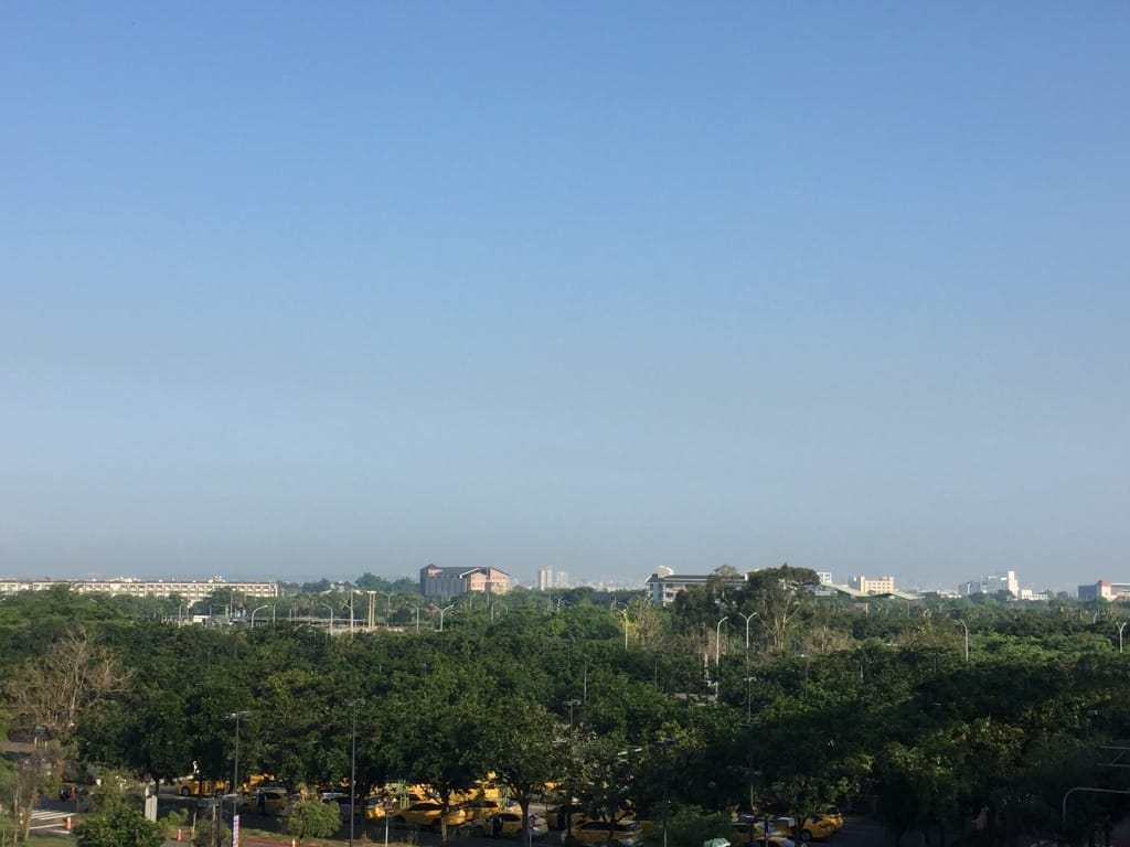 今天各地高溫普遍在攝氏33至35度間，其中在台北市、高雄近山區及花蓮縱谷區，有36度以上高溫的機率。 圖：閻芝霖/提供