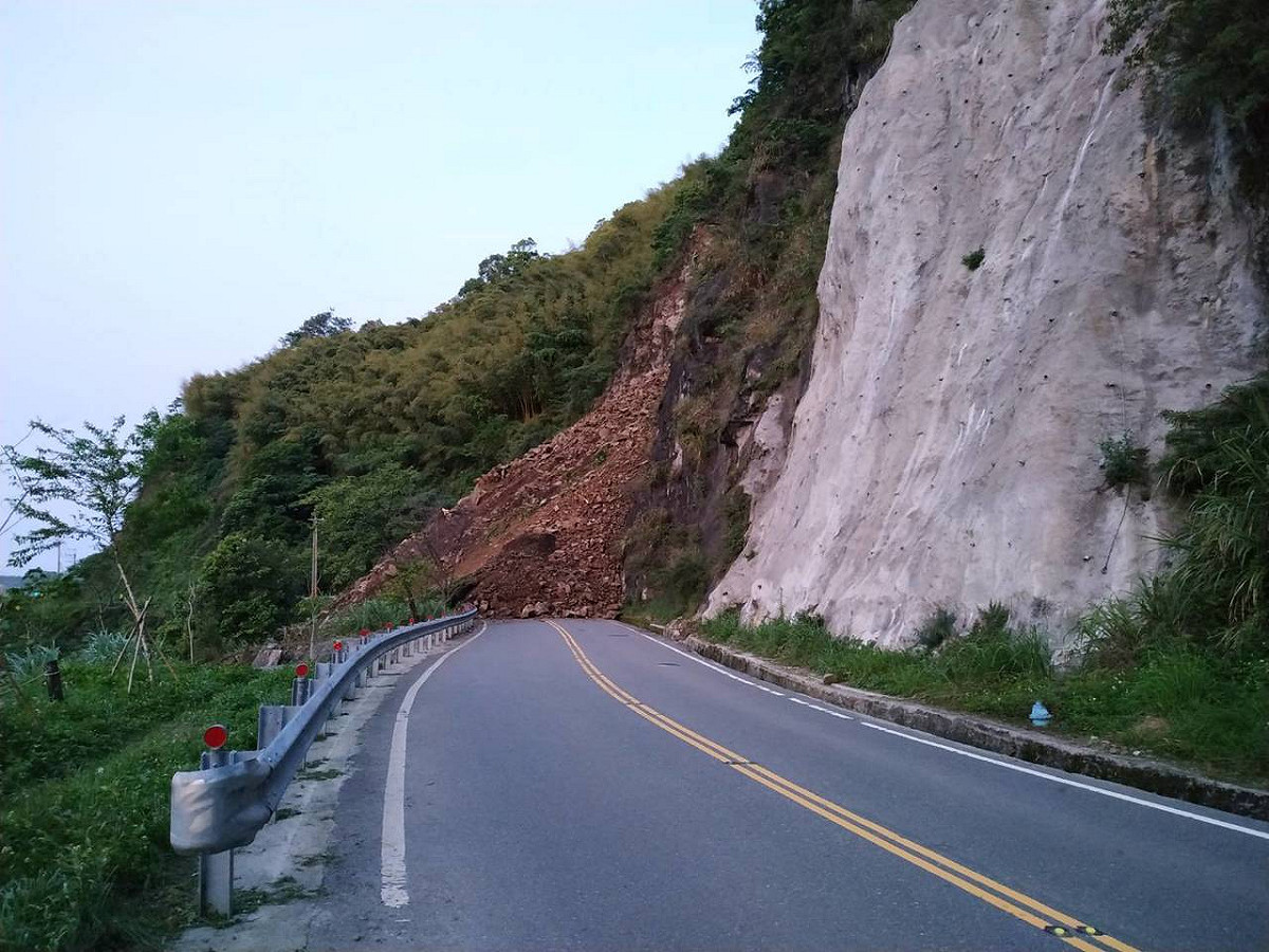 今日鋒面通過，山區持續下雨，阿里山實施預警性封閉。 圖：第五區養護工程處/提供