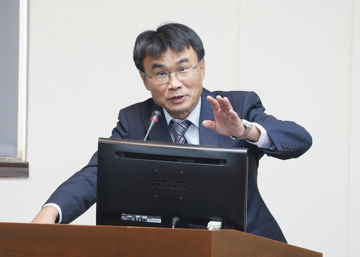 農委會主委陳吉仲針對農委會3年內有5位科長或組長酒駕一事回應。 圖：張良一/攝