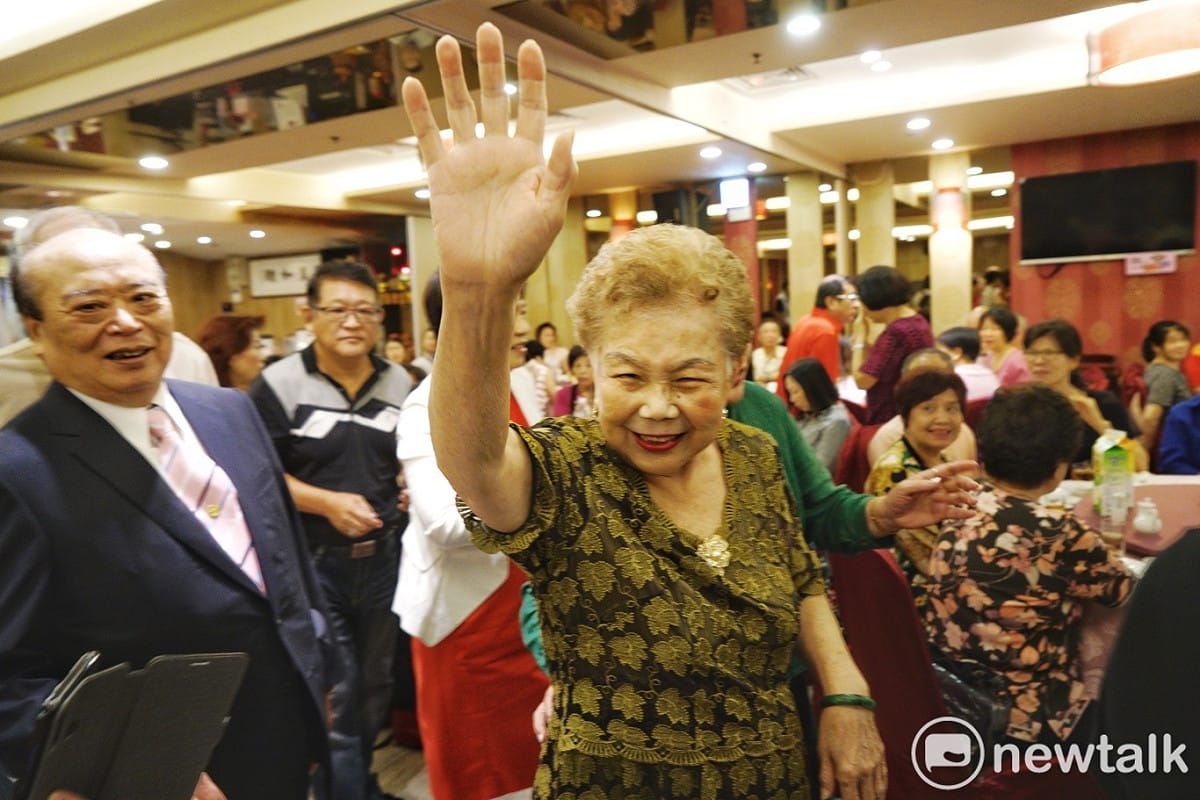 柯文哲的爸媽今（15）天中午參加惠民黨成立的黨員大會。 圖：張良一/攝