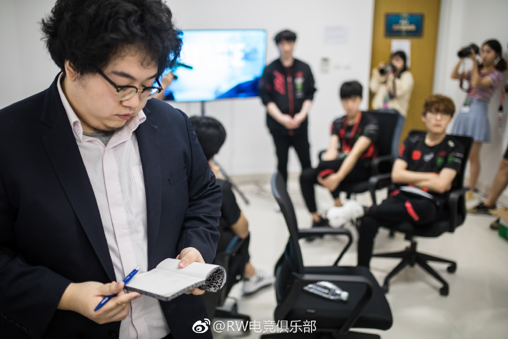 原擔任RW主教練的牛排將成為RNG新科主帥。 圖：翻攝自RW電競微博