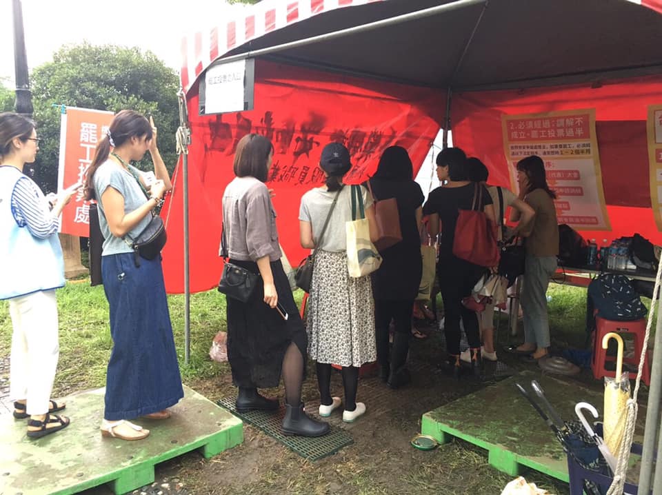 桃園市空服員職業工會針對長榮航空的勞資爭議進行罷工投票。結果工會通過「雙門檻」，取得罷工的資格。 圖：取自桃園市空服員職業工會粉絲專頁