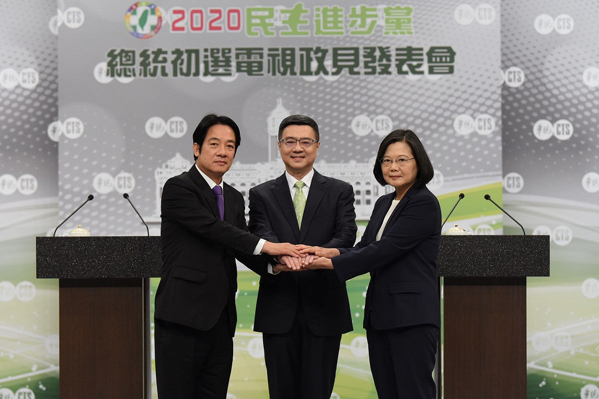 前行政院長賴清德與總統蔡英文參加民進黨總統初選電視政見發表會。 圖：民進黨/提供 (資料畫面)