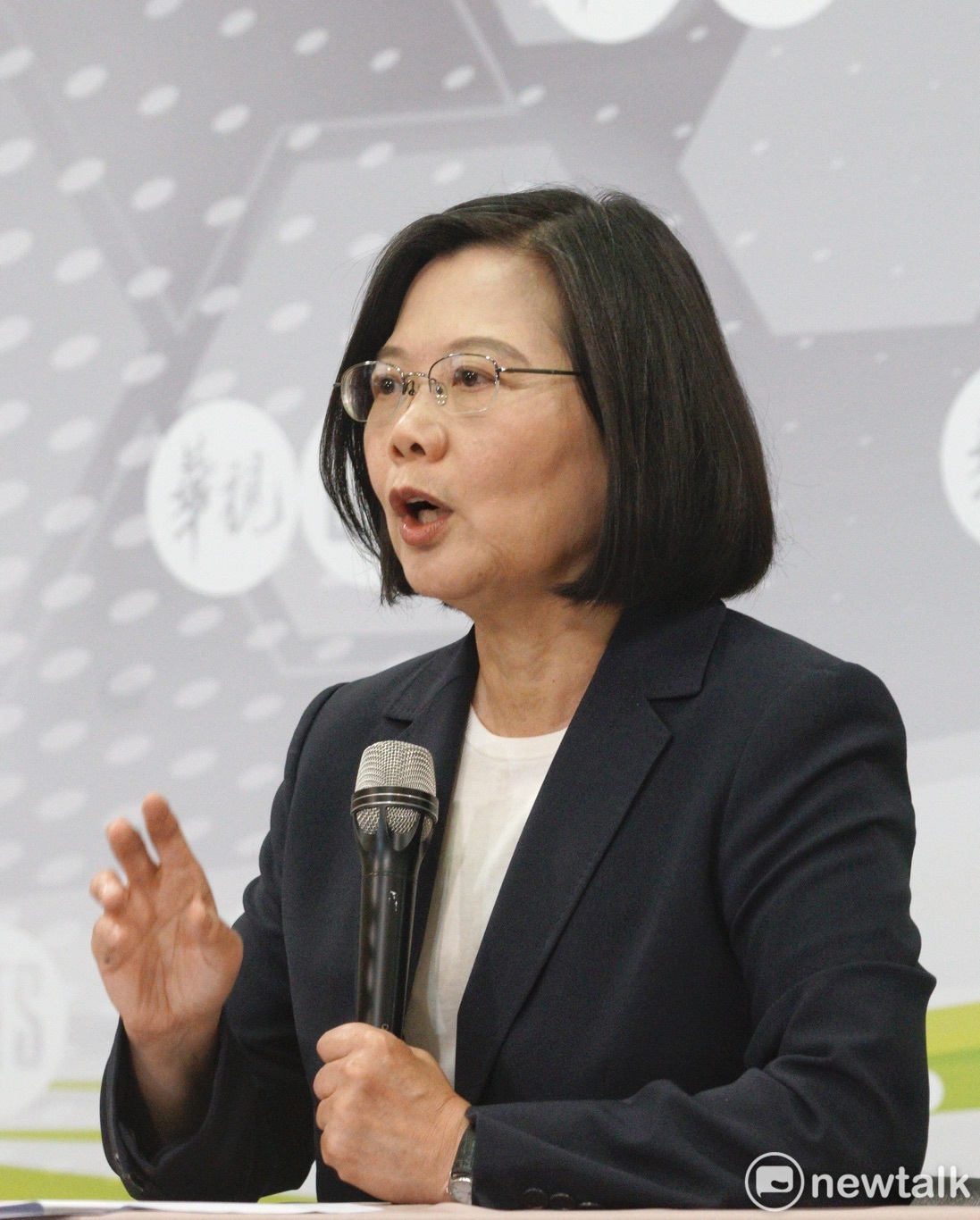 總統蔡英文出席民進黨總統初選電視政見會。 圖：張良一/攝
