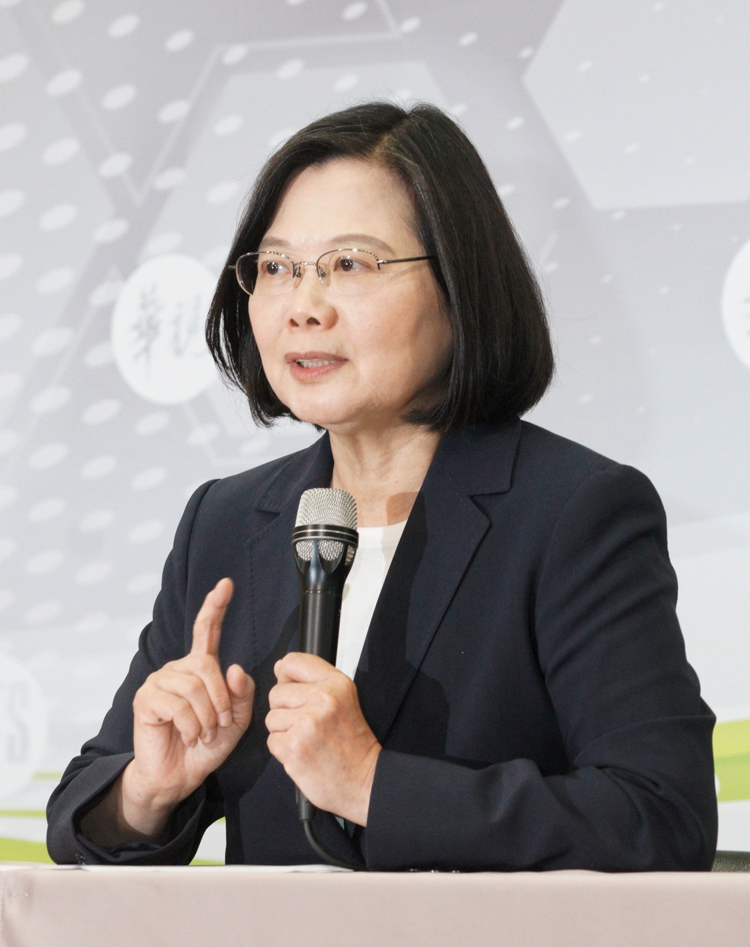 總統蔡英文出席民進黨總統初選電視政見會。 圖：張良一/攝