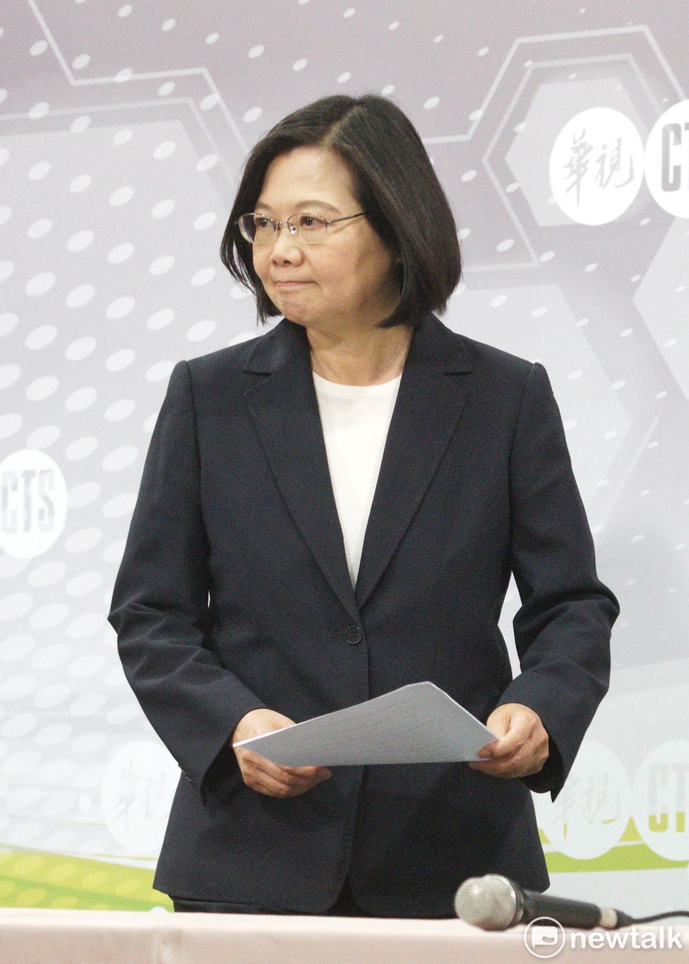 總統蔡英文出席民進黨總統初選電視政見會。 圖：張良一/攝