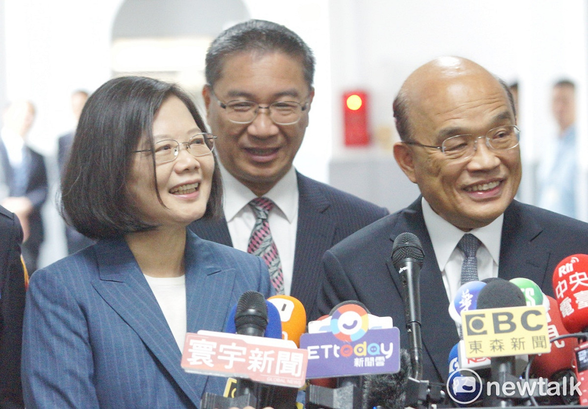 總統蔡英文今（14）天在行政院長蘇貞昌的陪同下出席警察節慶祝大會。 圖：張良一/攝
