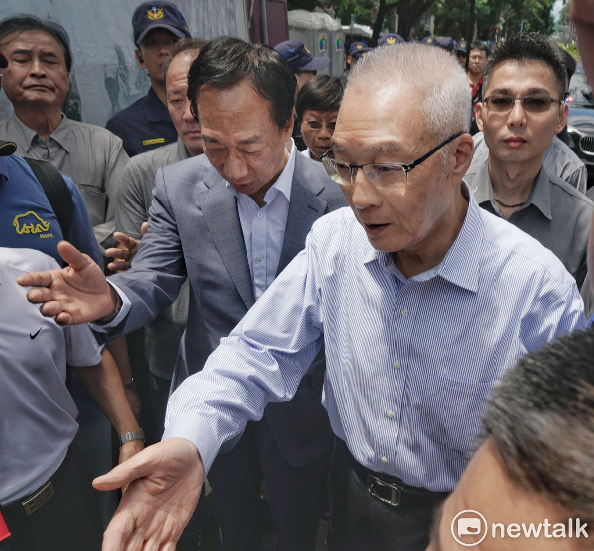 國民黨主席吳敦義、前鴻海董事長郭台銘。（資料照） 圖：張良一/攝（資料照）