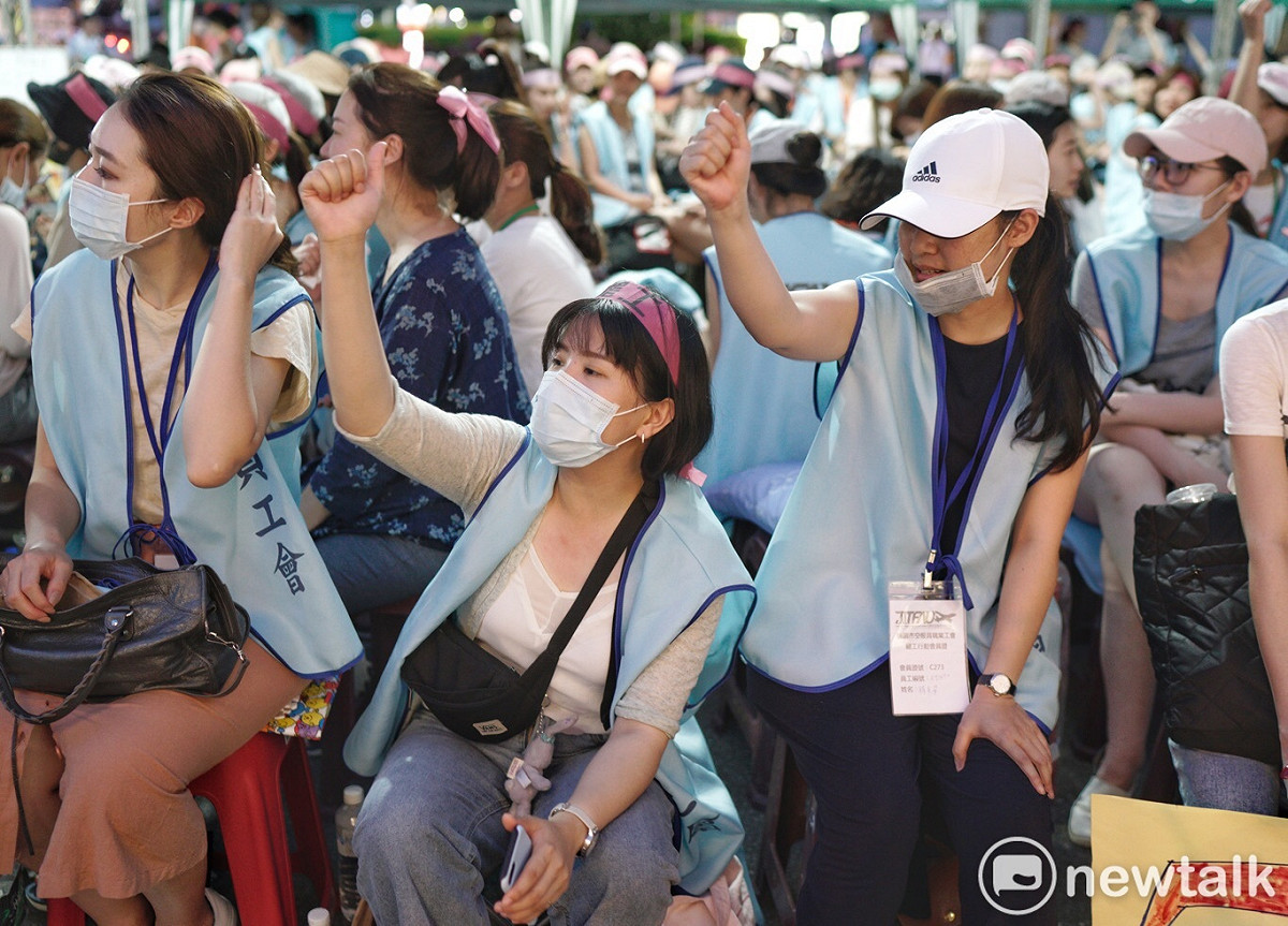 長榮航空勞資協商破局，桃園市空服員職業工會自20日啟動罷工。 圖：張良一/攝 （新頭殼資料照片）