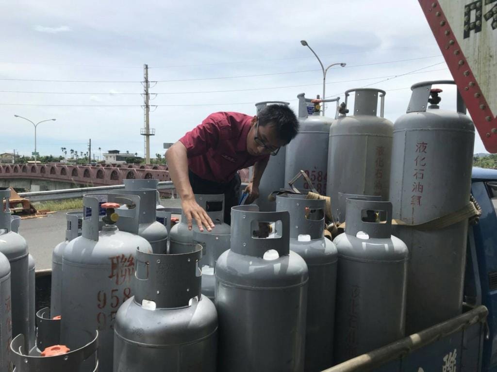 中油宣布，自2日凌晨零時起，12月份家庭用液化石油氣(桶裝瓦斯)、工業用丙烷、丁烷、混合丙丁烷每公斤各調漲0.9元。(示意圖) 圖：宜蘭縣政府提供（資料照片）