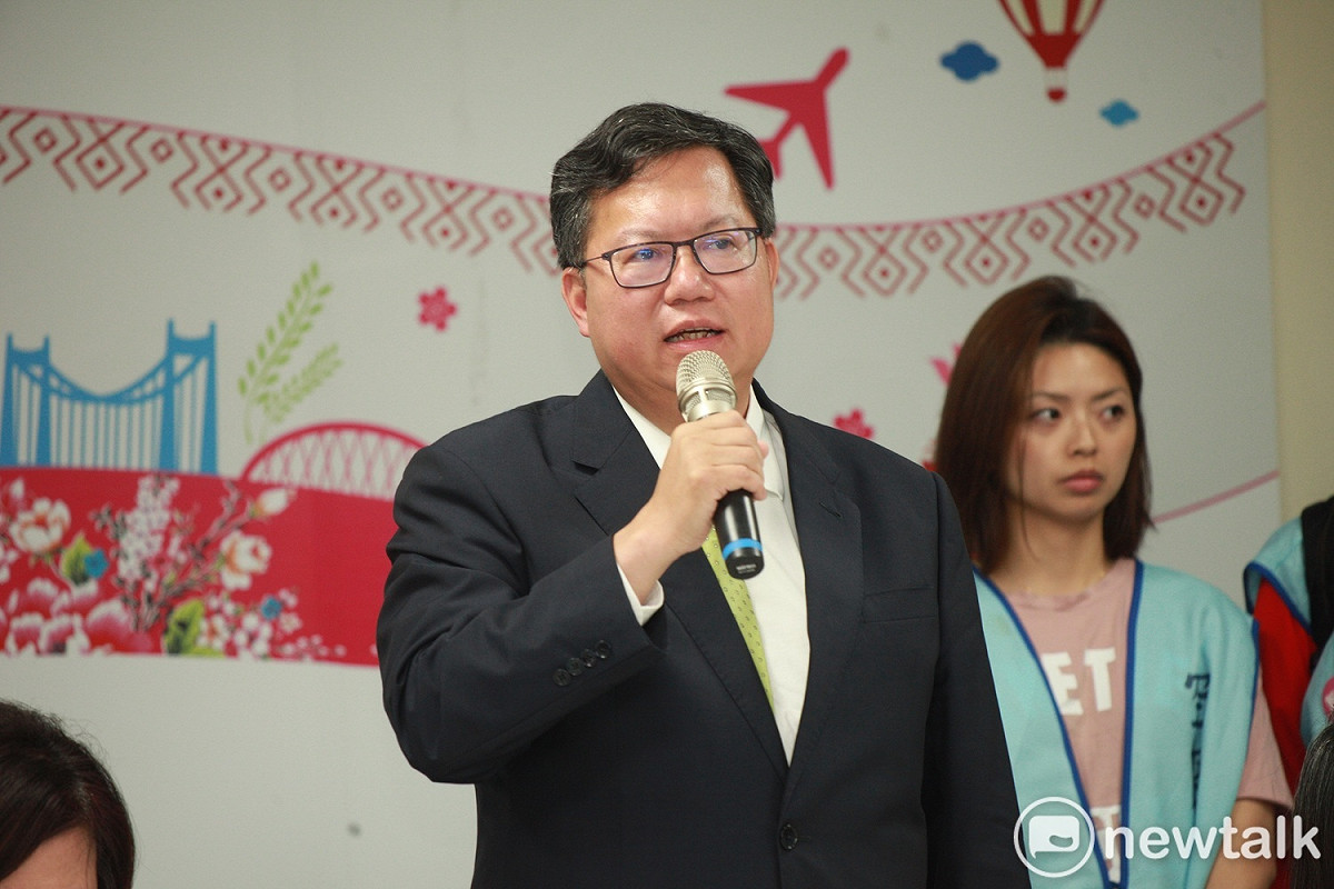 圖為桃園市長鄭文燦6日出席長榮航空與桃園空服員職業工會簽署團體協約會議，罷工事件終於和平落幕。（資料照） 圖：林昀真/攝