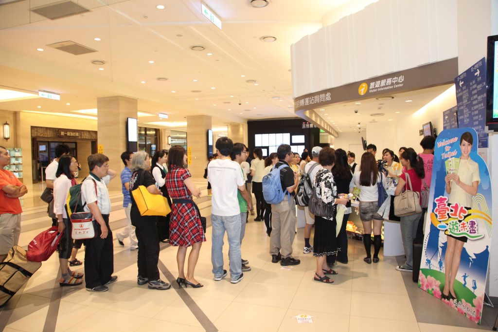 暑假出遊旺季來到，台北市衛生局針對台北轉運站、市府轉運站及南港轉運站等3處車站周邊餐飲業者進行專案稽查。(圖為市府轉運站) 圖：台北市觀傳局/提供