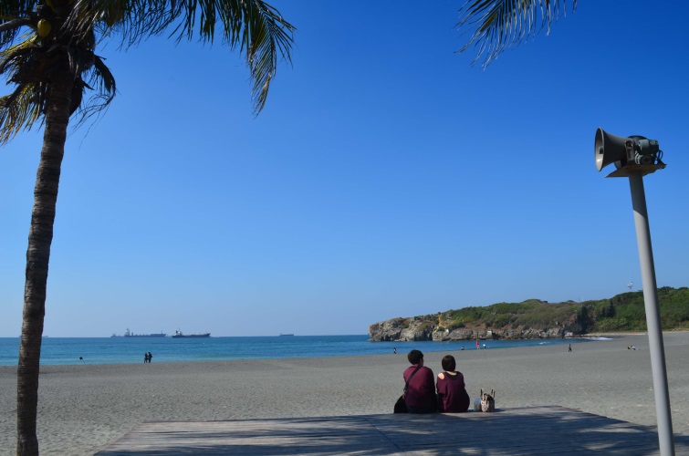 旗津海水浴場與西子灣齊名，是民眾夏天喜愛的消暑勝地之一。 圖：取自高雄旅遊網