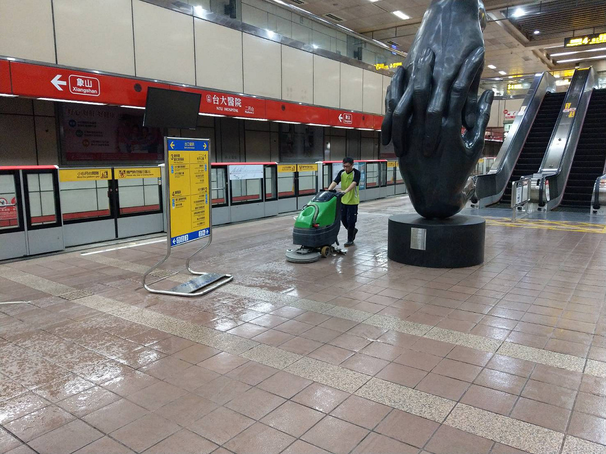台北捷運公司今（5）日表示，台北都會區通勤的PM2.5暴露量平均約為22.1μg/m3，捷運不僅低於平均值，且也較摩托車、公車其他運輸工具低。 圖：台北捷運公司/提供