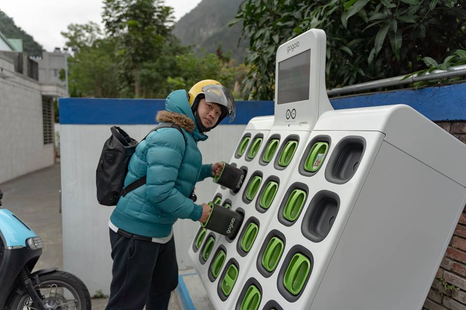 電動車品牌Gogoro昨（2）日晚間發出公告，共有38處位於中油的換電站，合約到期後不會再與中油續約(換電站示意圖) 圖：取自 Gogoro Taiwan 粉絲專頁