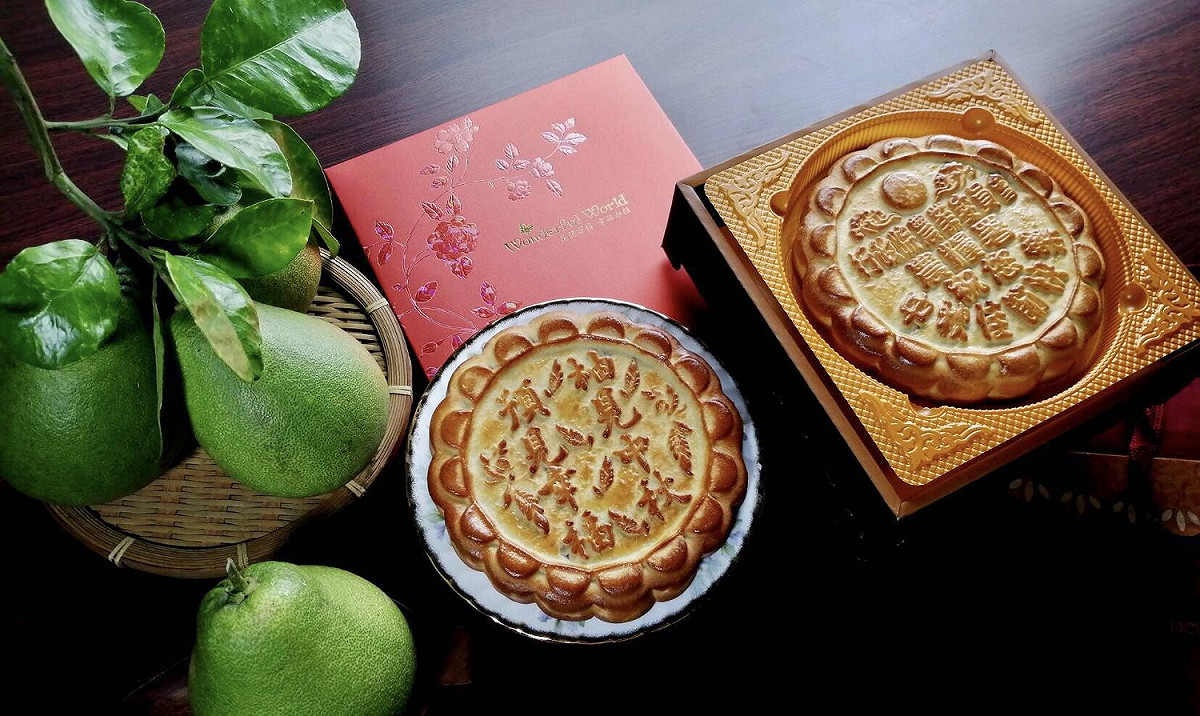 蔡佳穎指出，市售的月餅大多是高脂高糖高熱量的食物，一般常見的蛋黃酥或綠豆椪熱量就有300卡左右，提醒大家要適量食用(圖為月餅示意圖) 圖：農委會農糧署/提供