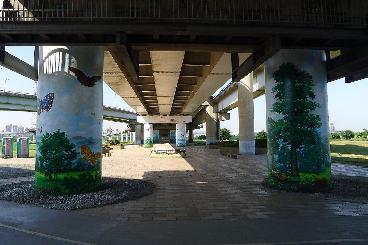 台北市動物保護處今（11）日特別提醒民眾，華江雁鴨自然公園禁止烤肉及燃放鞭炮，違反規定者將處新台幣1,200元以上6,000元以下罰鍰。 圖：台北市動保處/提供