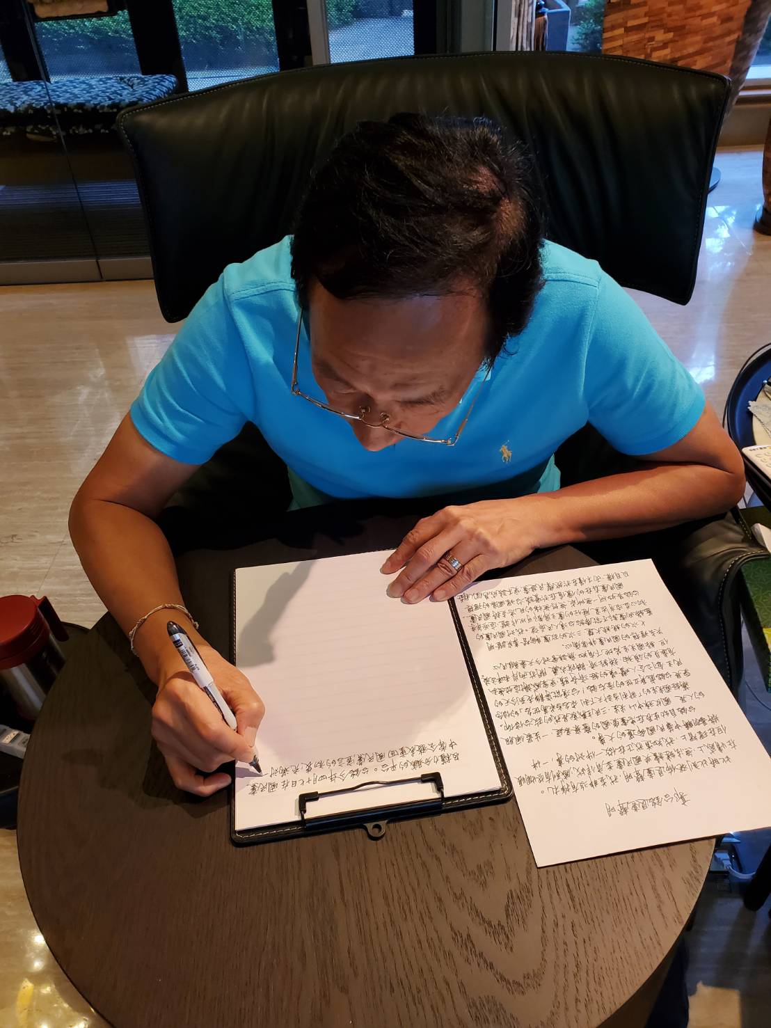 郭台銘親筆寫退黨聲明。 圖：郭台銘辦公室提供