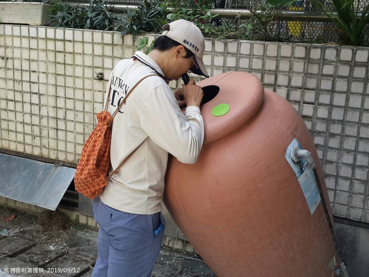 疾管署提醒民眾留意環境整潔，澈底清除積水容器，避免病媒蚊孳生。 圖：衛福部疾管署/提供