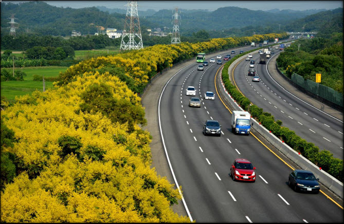 今（14）日是中秋連假第2天，高速公路局預估將有出遊與北返車潮 圖：交通部高公局／提供
