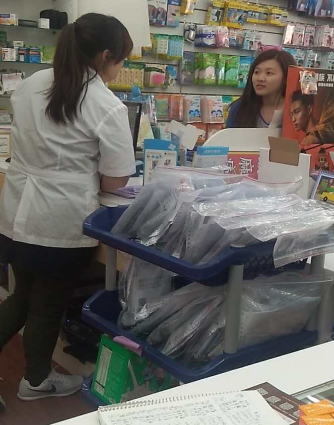 食藥署提醒民眾，若對使用的藥品有任何疑慮，可洽鄰近藥局或回診諮詢醫師 圖：苗栗縣衛生局/提供