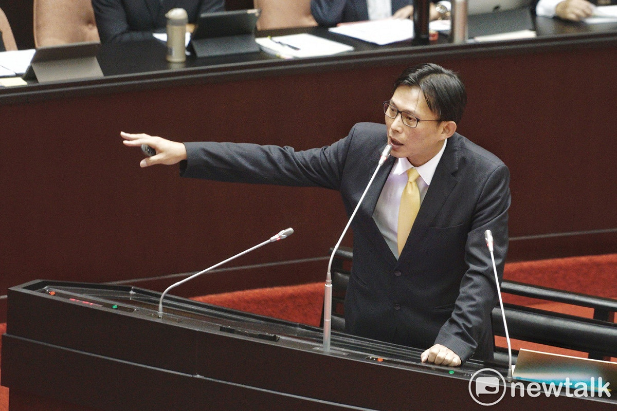中共代理人相關草案本會期恐來不及三讀，時代力量立委黃國昌16日在臉書狠嗆，還有人要硬拗嗎？ 圖：張良一/攝(資料照片)