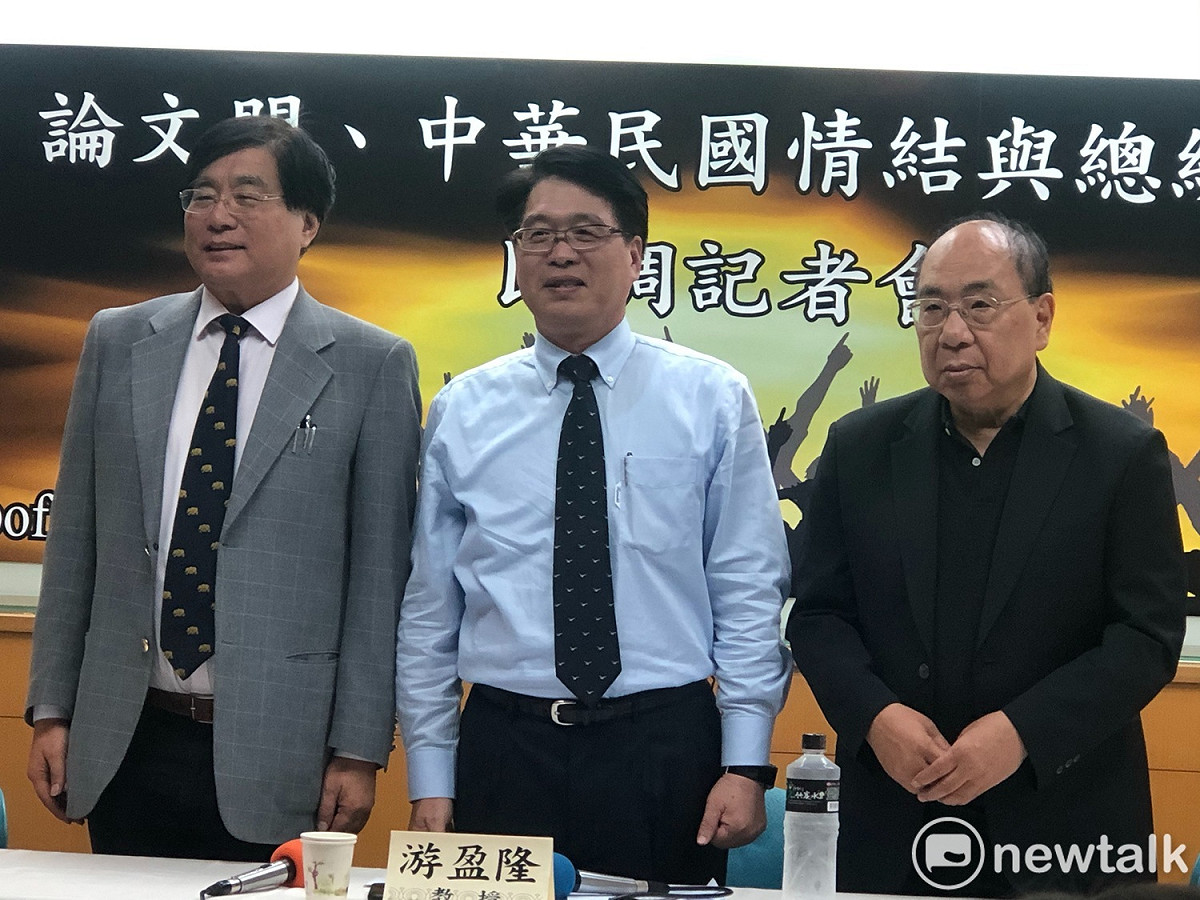 財團法人台灣民意基金會今（24）天上午在台大校友會館召開「論文門、中華民國情結與總統大選」九月全國性民調發表會。（圖由右至左分別是丁庭宇、游盈隆和楊憲宏） 圖：謝莉慧/攝