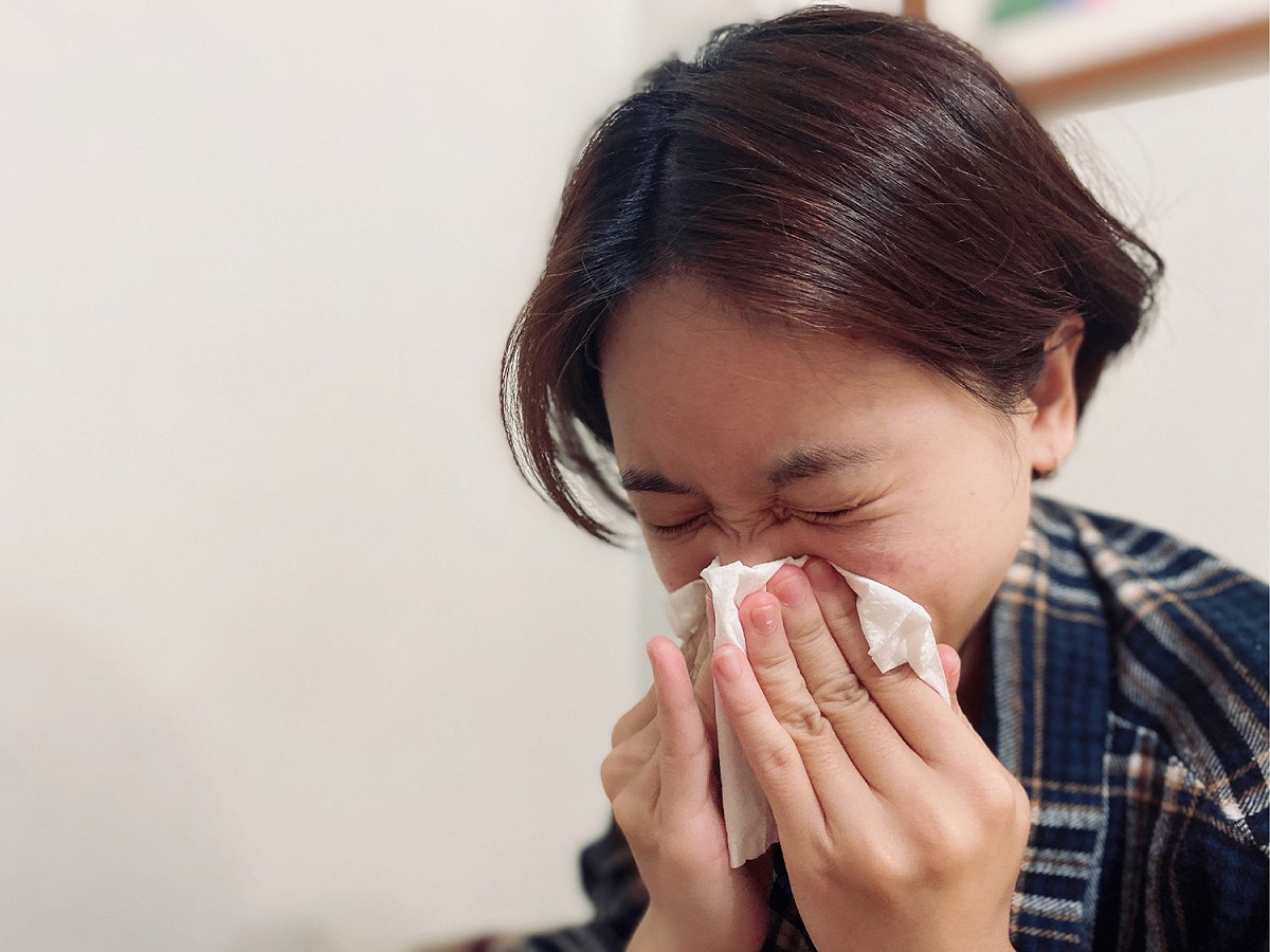 天氣漸漸轉涼，在這秋高氣爽的舒適季節裡，卻也是過敏好發的季節 圖：閻芝霖/攝